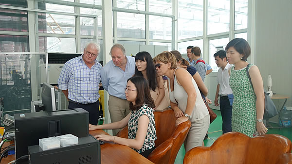 比利時(shí)農(nóng)業(yè)代表團(tuán)參觀考察AgriPheno平臺(tái)2.jpg 比利時(shí)農(nóng)業(yè)代表團(tuán)參觀考察AgriPheno平臺(tái)2.jpg