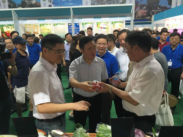 澤泉科技應(yīng)邀參加2016年浦東新區(qū)第八屆農(nóng)產(chǎn)品博覽會4.jpg 澤泉科技應(yīng)邀參加2016年浦東新區(qū)第八屆農(nóng)產(chǎn)品博覽會4.jpg