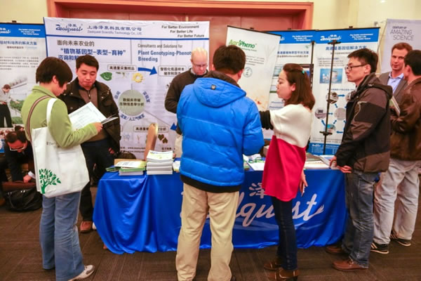 第56屆國際玉米遺傳學(xué)大會展臺交流2.jpg 第56屆國際玉米遺傳學(xué)大會展臺交流2.jpg