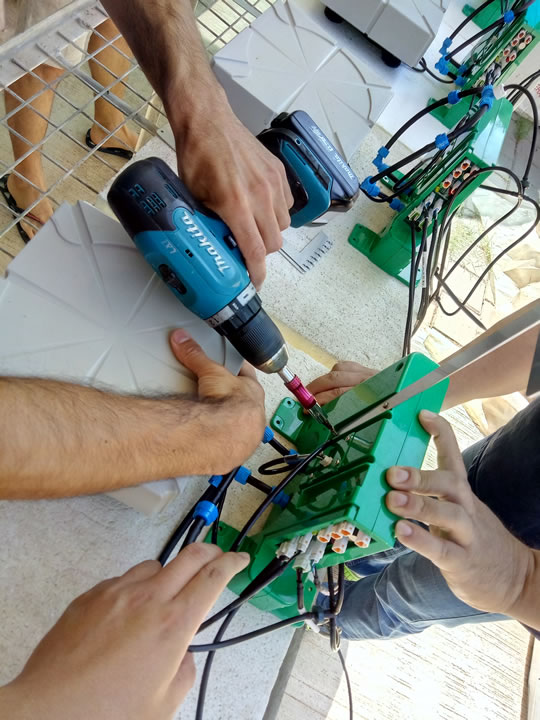 Plantarray植物高通量生理學(xué)特征監(jiān)測(cè)系統(tǒng)拼裝過(guò)程.jpg Plantarray植物高通量生理學(xué)特征監(jiān)測(cè)系統(tǒng)拼裝過(guò)程.jpg